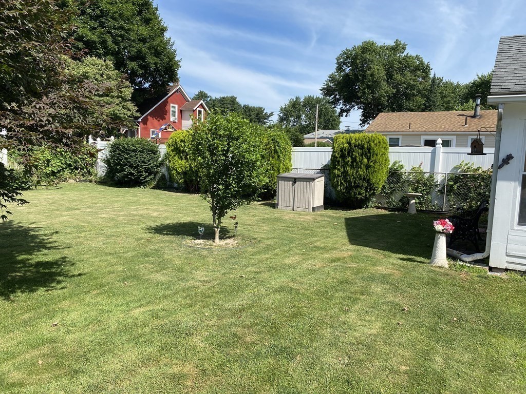 8 Meeting House Road Chicopee, MA 01013 - Photo 5 of 21 Gallery Image 5