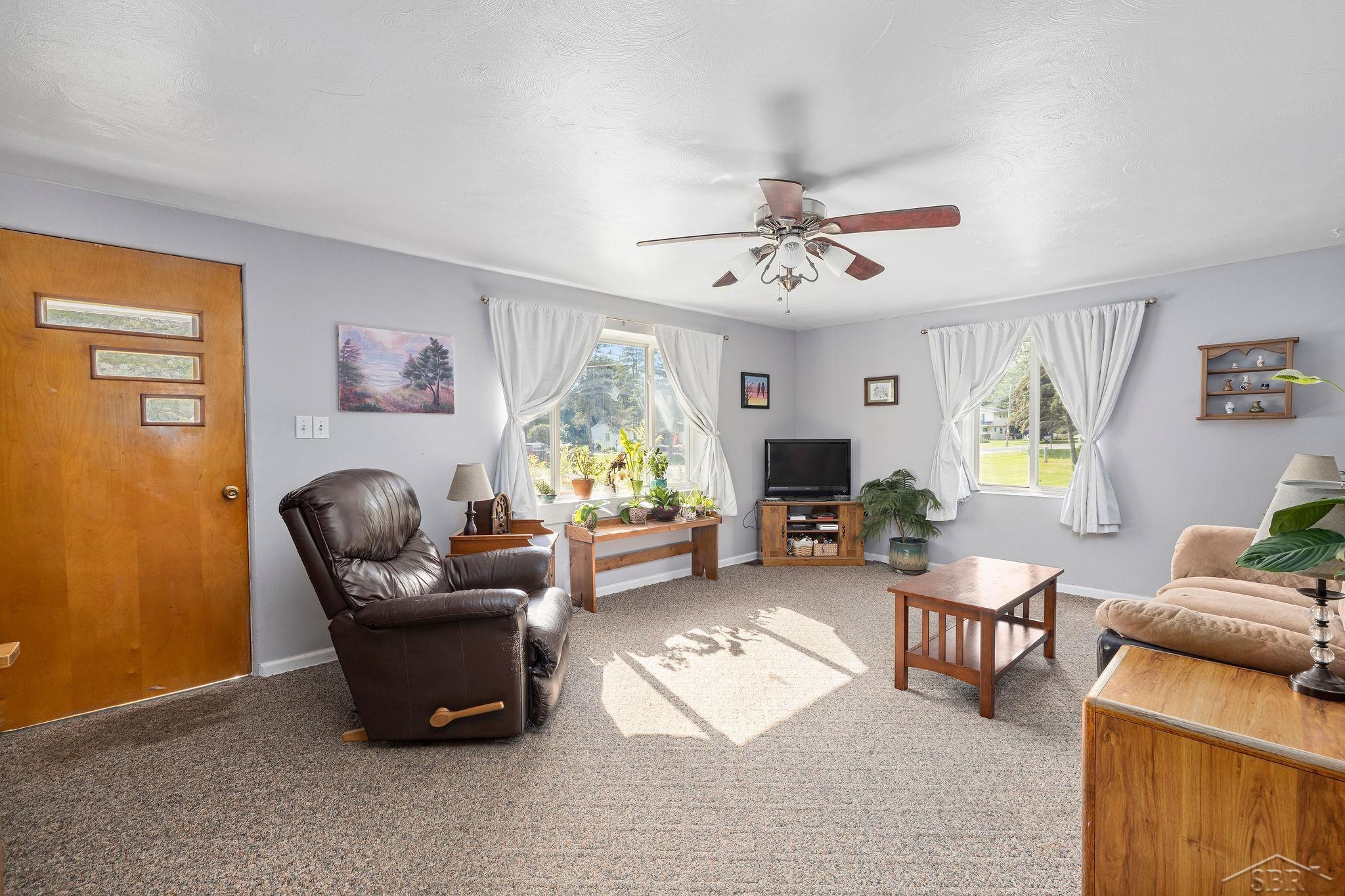 8700 North River Road Freeland, MI 48623 - Photo 5 of 34 50089484-4.JPG