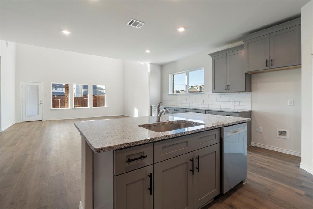 3685 Saguaro Drive Grand Prairie, TX 75052 - Photo 3 of 12