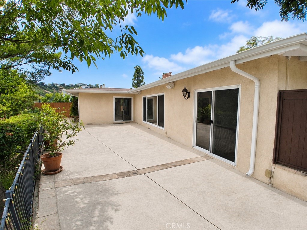 1005 Stradella Road Los Angeles, CA 90077 - Photo 12 of 15