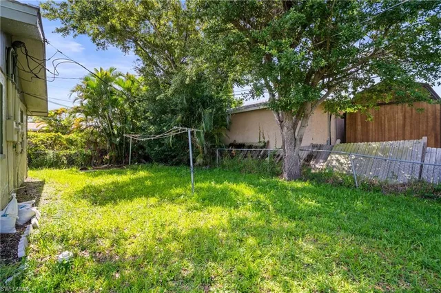 a view of a house with a back yard