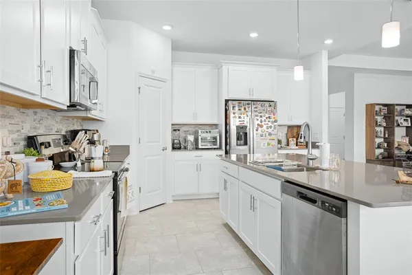 $3,300 | 6115 Claystone Way, Mount Dora, FL 32757