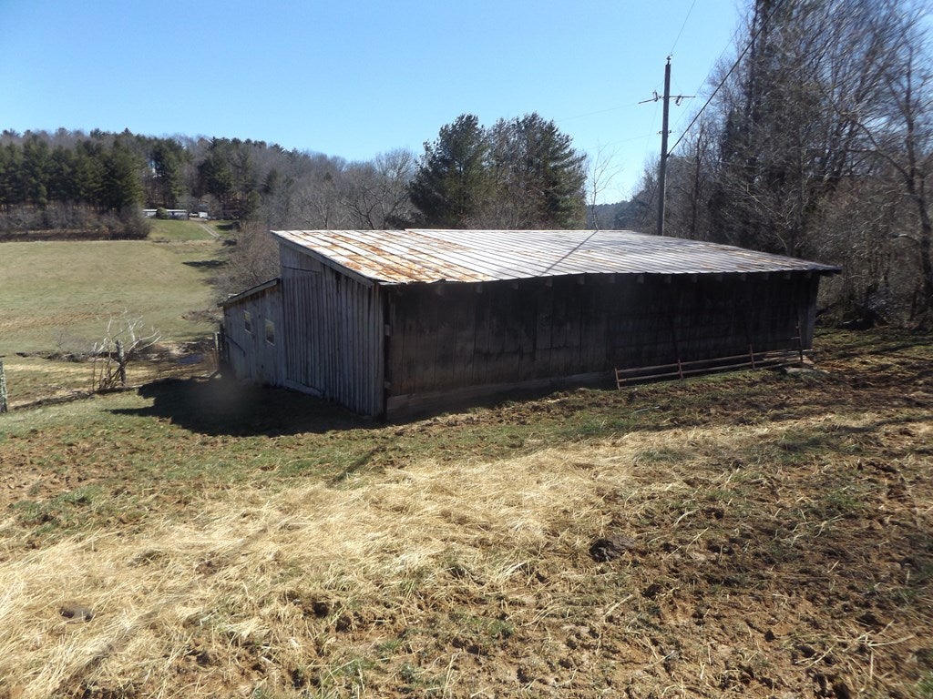 8017 Pipers Gap Road Galax, VA 24333 - Photo 30 of 43 Gallery Image 30