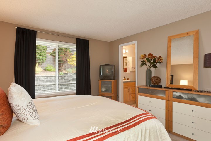 17018 156th Avenue Southeast Renton, WA 98058 - Photo 12 of 15 Gallery Image 12