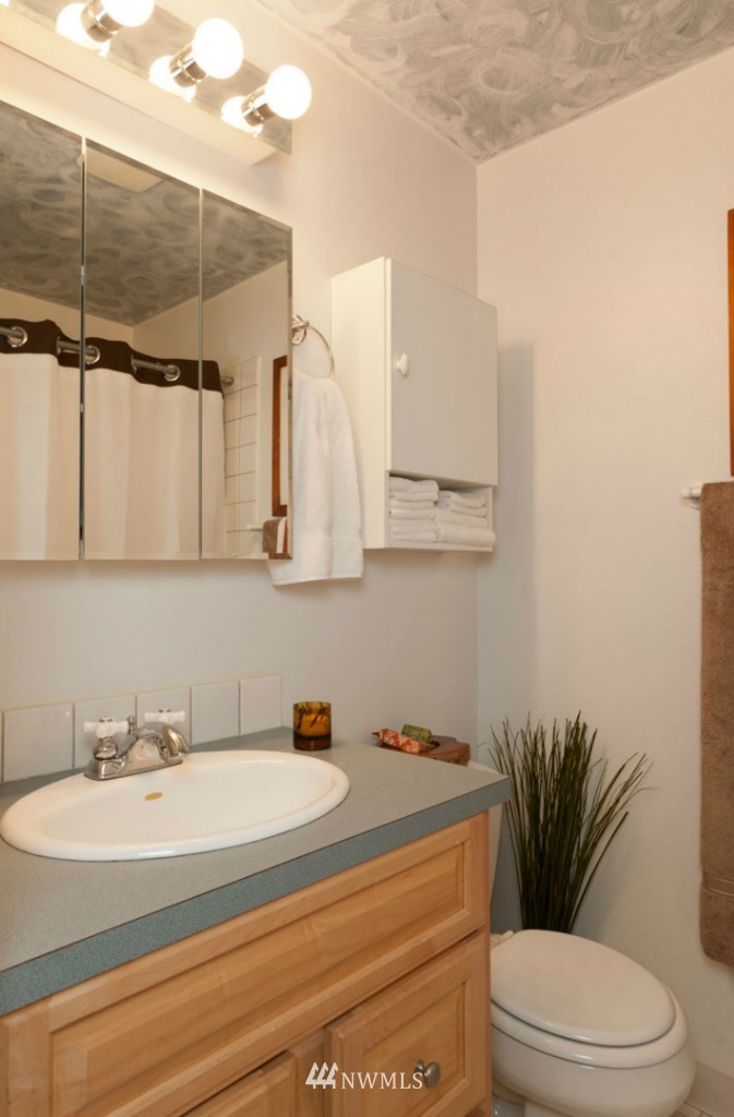 17018 156th Avenue Southeast Renton, WA 98058 - Photo 13 of 15 Gallery Image 13