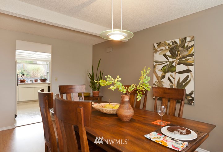 17018 156th Avenue Southeast Renton, WA 98058 - Photo 4 of 15 Gallery Image 4