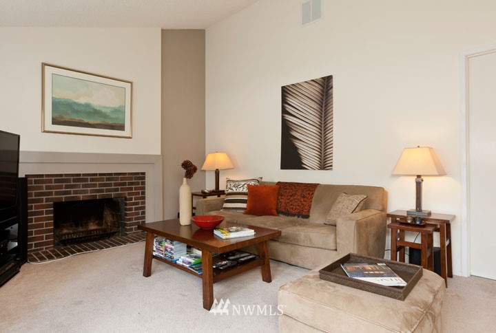 17018 156th Avenue Southeast Renton, WA 98058 - Photo 7 of 15 Gallery Image 7