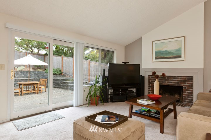 17018 156th Avenue Southeast Renton, WA 98058 - Photo 8 of 15 Gallery Image 8