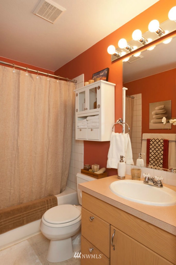17018 156th Avenue Southeast Renton, WA 98058 - Photo 10 of 15 Gallery Image 10