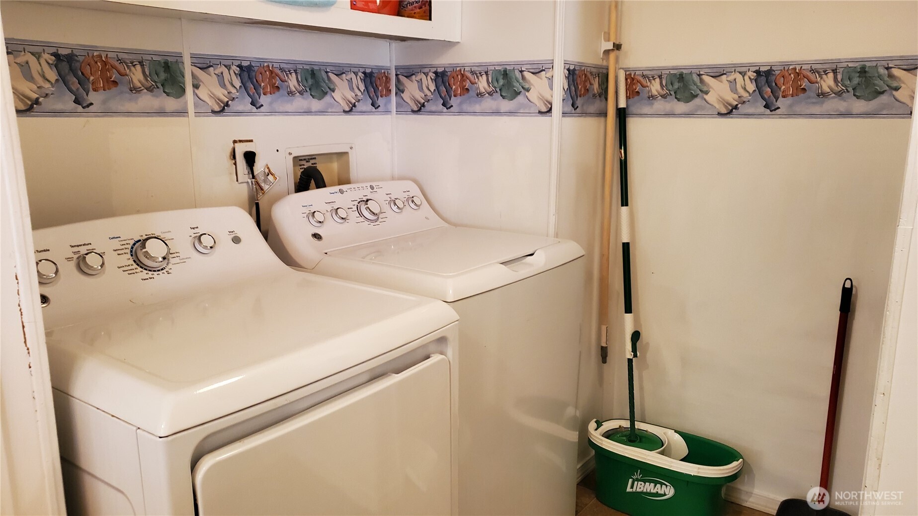 25619 Camp 12 Road Leavenworth, WA 98826 - Photo 15 of 29 a utility room with dryer and washer