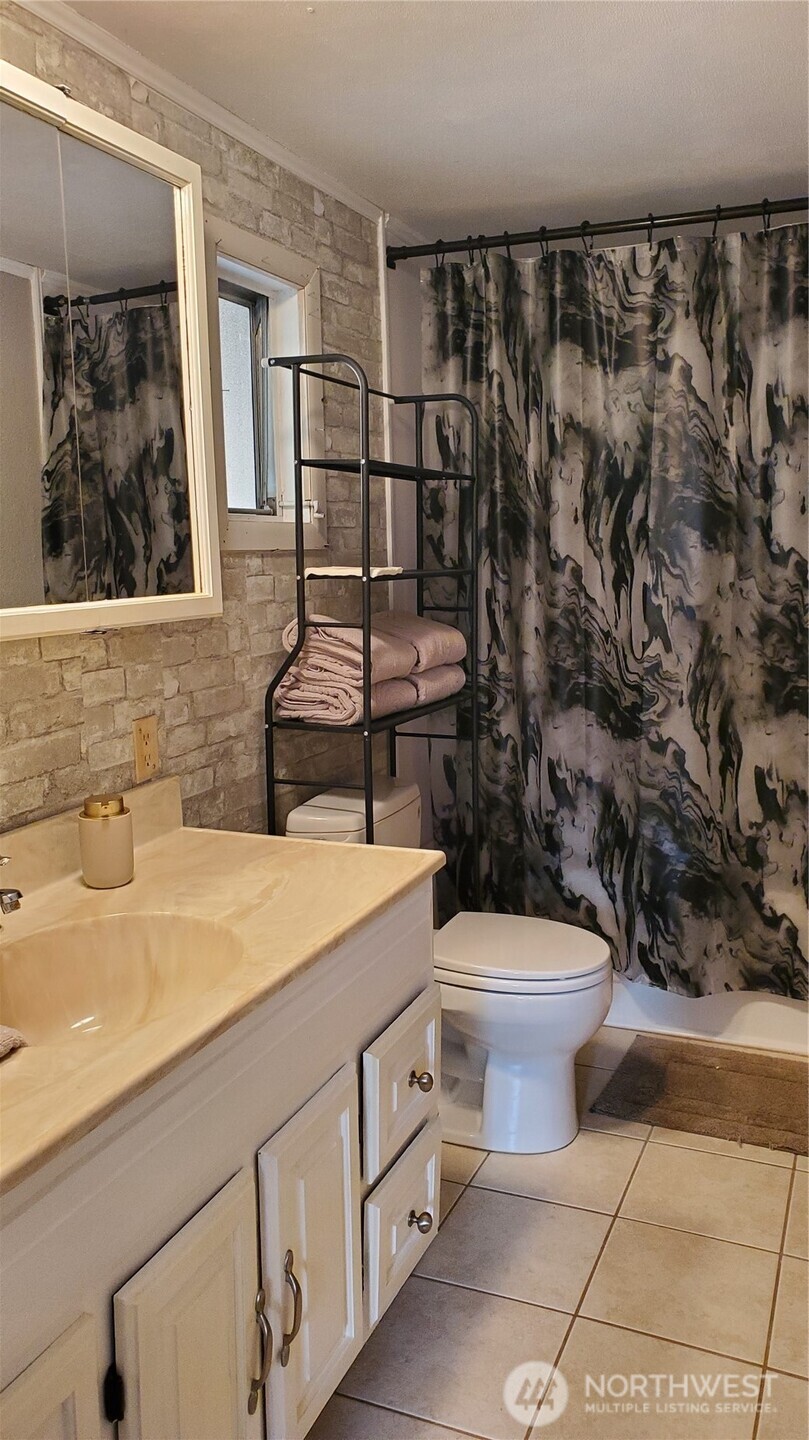 25619 Camp 12 Road Leavenworth, WA 98826 - Photo 18 of 29 a bathroom with a sink toilet and window