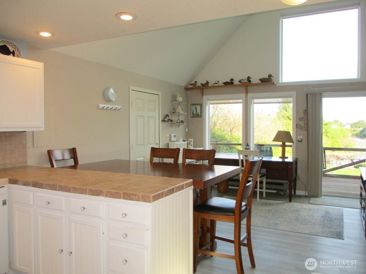 369 North Razor Clam Drive Southwest Ocean Shores, WA 98569 - Photo 10 of 27 a kitchen with granite countertop a table and chairs in it