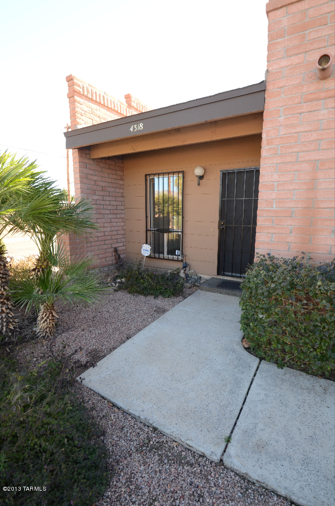 4318 East Fort Lowell Road Tucson, AZ 85712 - Photo 2 of 16 Gallery Image 2