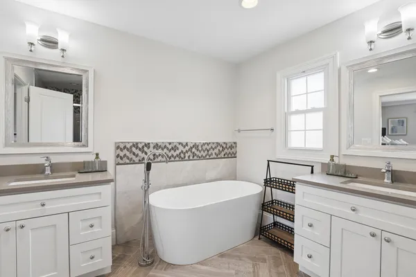 $1,050,000 | 1285 Warwick Court, Deerfield, IL 60015
