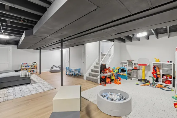 $1,050,000 | 1285 Warwick Court, Deerfield, IL 60015