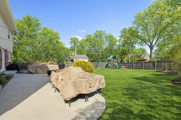 $1,050,000 | 1285 Warwick Court, Deerfield, IL 60015