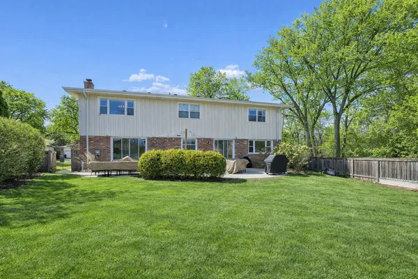 $1,050,000 | 1285 Warwick Court, Deerfield, IL 60015