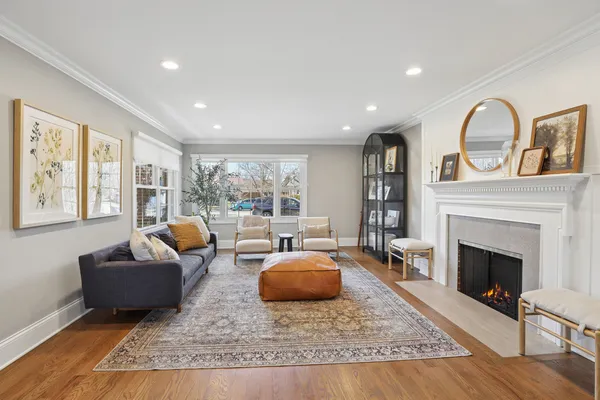 $1,050,000 | 1285 Warwick Court, Deerfield, IL 60015