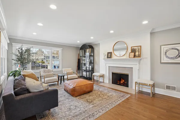 $1,050,000 | 1285 Warwick Court, Deerfield, IL 60015