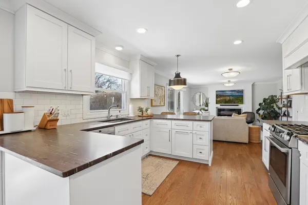 $1,050,000 | 1285 Warwick Court, Deerfield, IL 60015