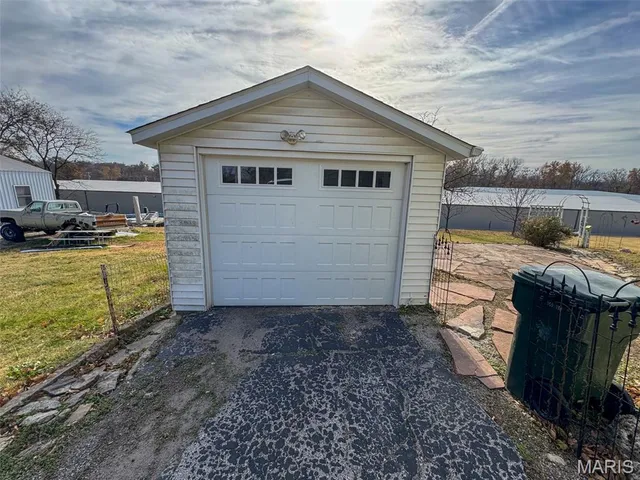 $129,000 | 1060 Market Street, Ste. Genevieve, MO 63670