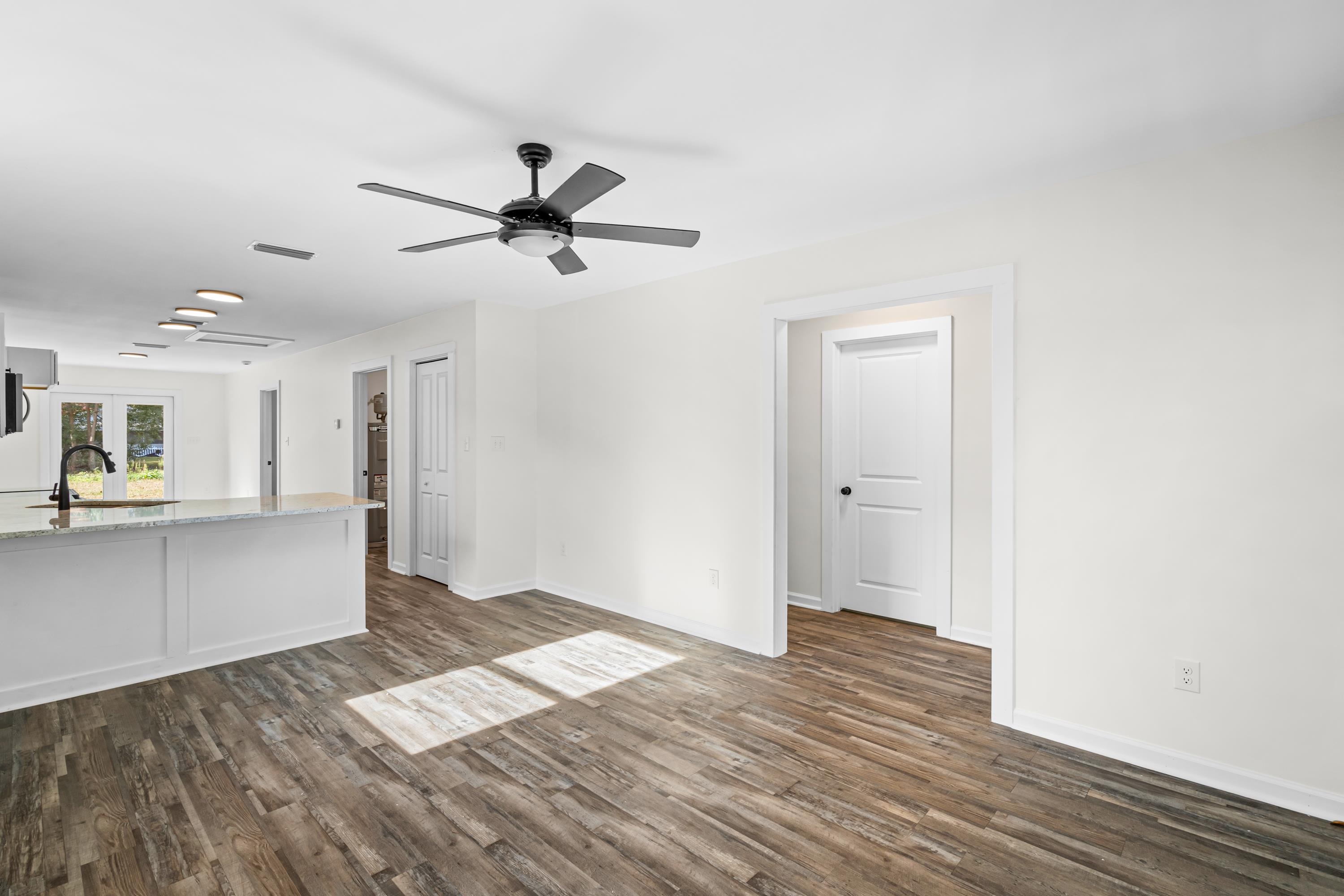 22755 Racine Street Robertsdale, AL 36567 - Photo 6 of 20 Living Room