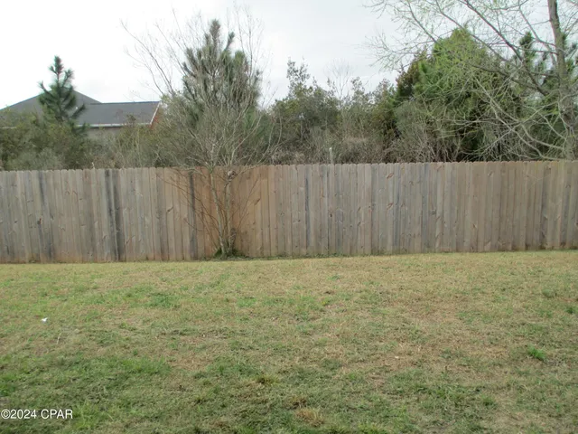 $2,350 | 7329 Port Pl Street, Southport, FL 32409