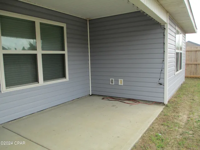 $2,350 | 7329 Port Pl Street, Southport, FL 32409