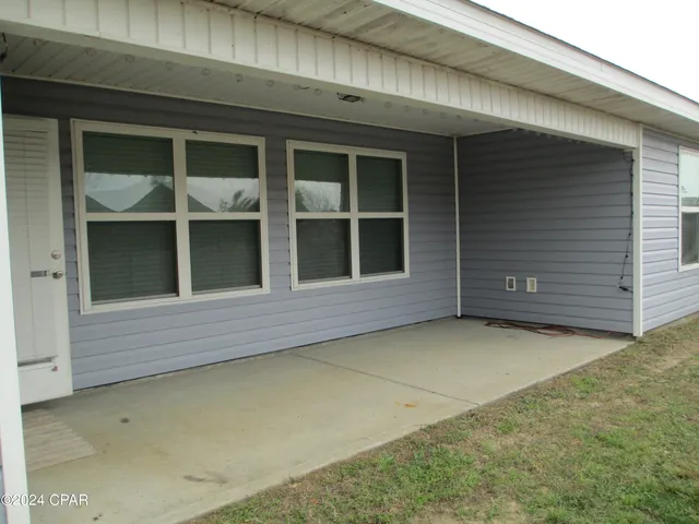 $2,350 | 7329 Port Pl Street, Southport, FL 32409