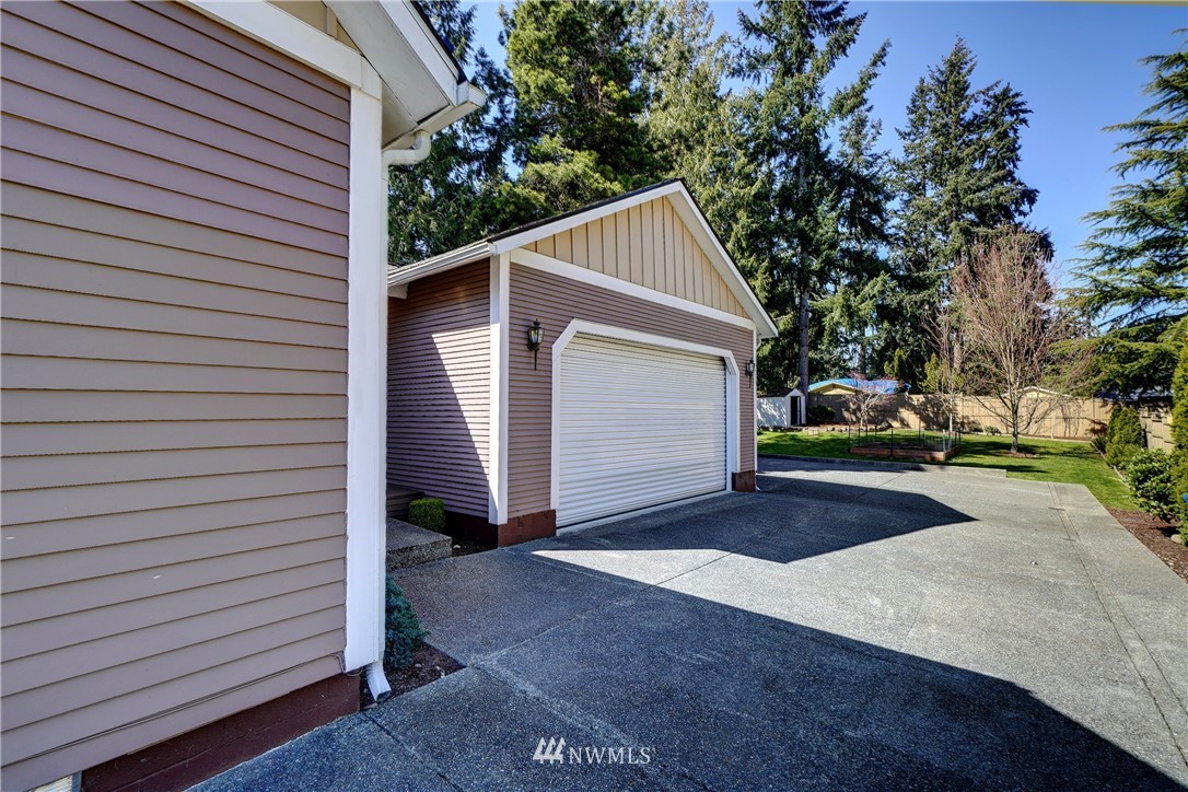 5604 Northeast 10th Street Renton, WA 98059 - Photo 3 of 38