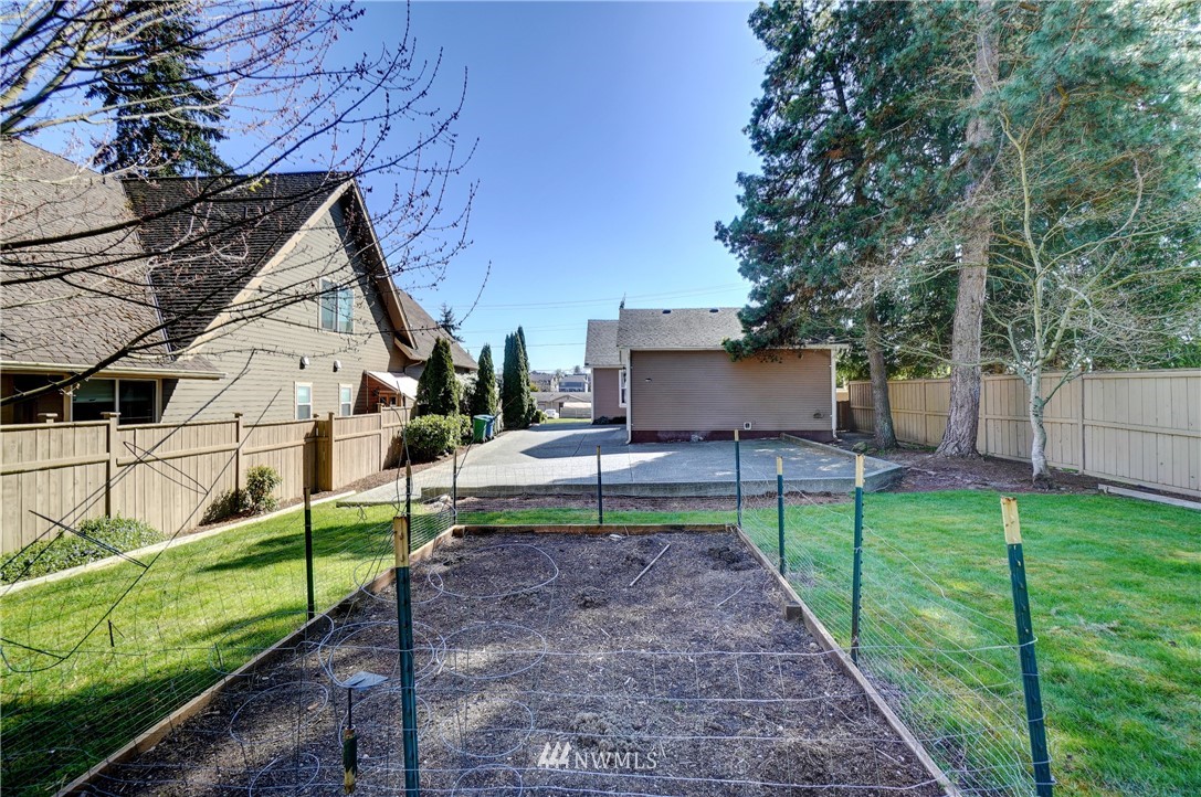5604 Northeast 10th Street Renton, WA 98059 - Photo 8 of 38