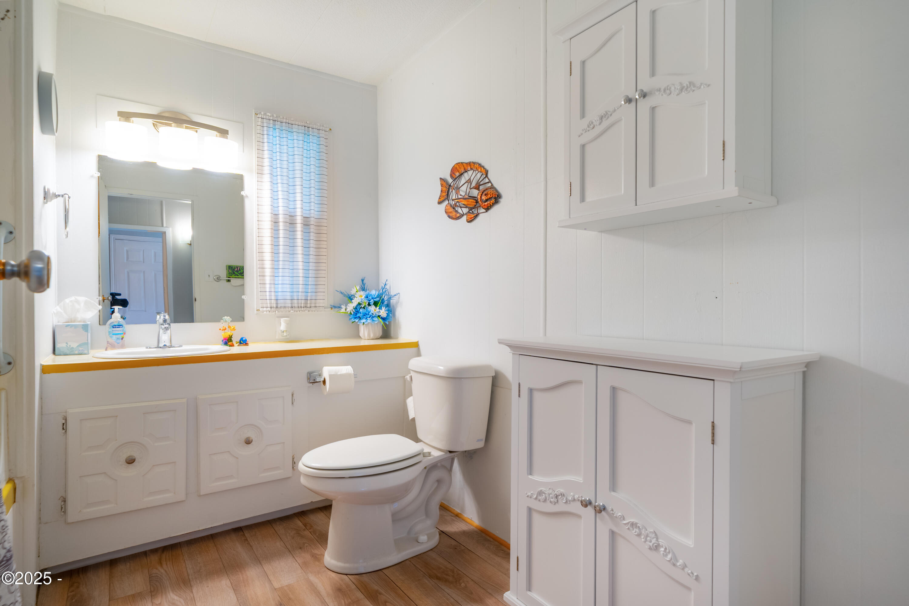 4875 Highway 101, Unit 92 Depoe Bay, OR 97341 - Photo 13 of 26 Bathroom