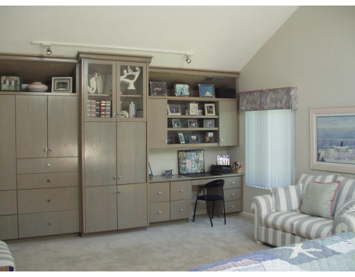 21 Richard Road Marblehead, MA 01945 - Photo 8 of 10 a living room with furniture