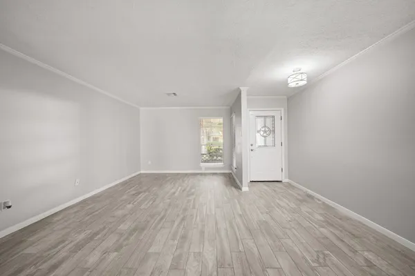 $2,100 | 5013 Camden Lane, Pearland, TX 77584