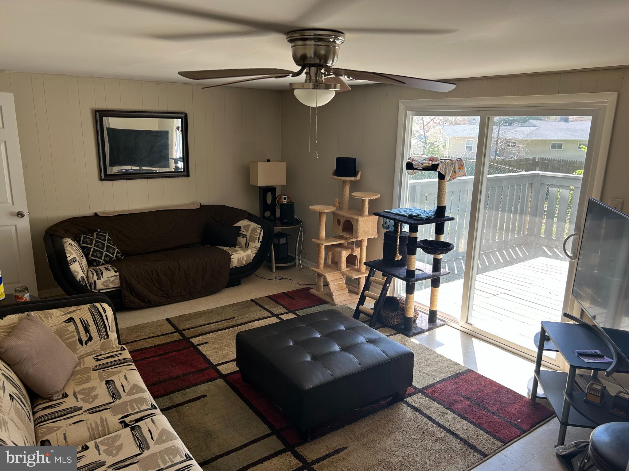220 Whitherspoon Lane Newark, DE 19713 - Photo 2 of 6 a living room with furniture