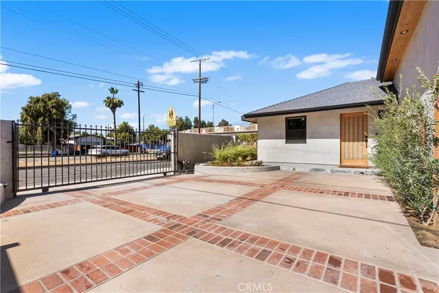 a street view with a outdoor space