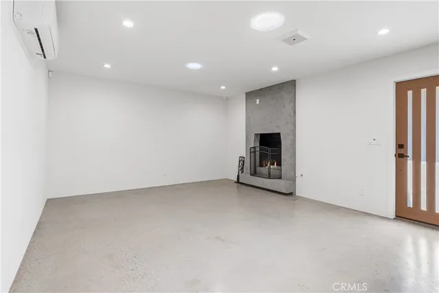 $4,200 | 18848 Collins Street, Tarzana, CA 91356