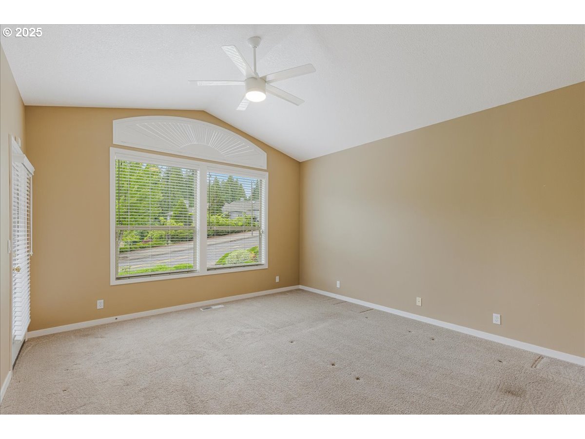 692 Southeast 38th Drive Gresham, OR 97080 - Photo 16 of 36