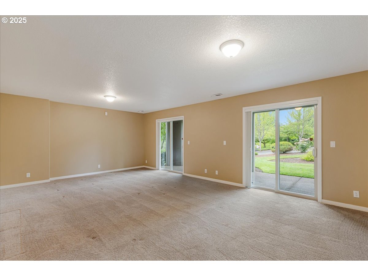 692 Southeast 38th Drive Gresham, OR 97080 - Photo 18 of 36