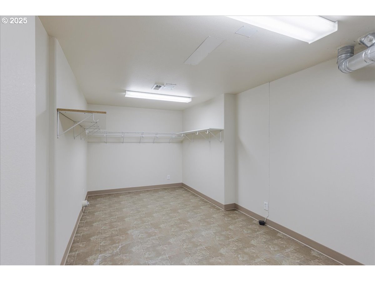 692 Southeast 38th Drive Gresham, OR 97080 - Photo 20 of 36