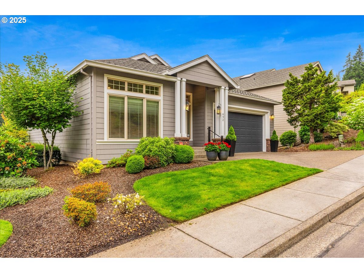 692 Southeast 38th Drive Gresham, OR 97080 - Photo 3 of 36