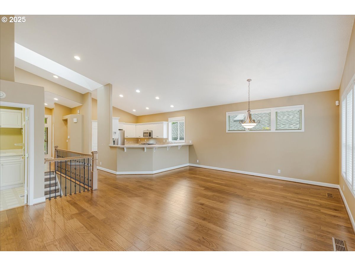 692 Southeast 38th Drive Gresham, OR 97080 - Photo 6 of 36