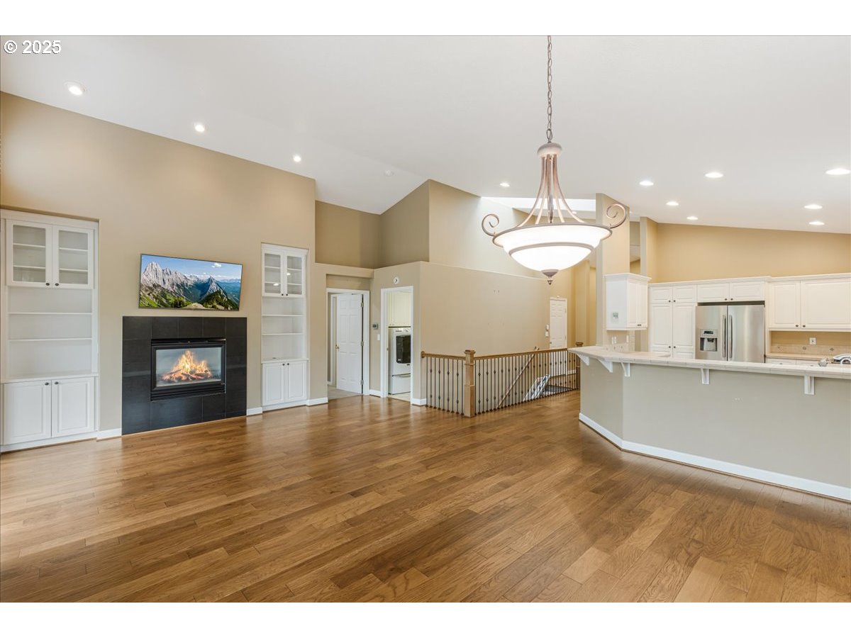 692 Southeast 38th Drive Gresham, OR 97080 - Photo 7 of 36