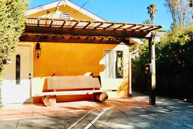 a view of a yard with a tree