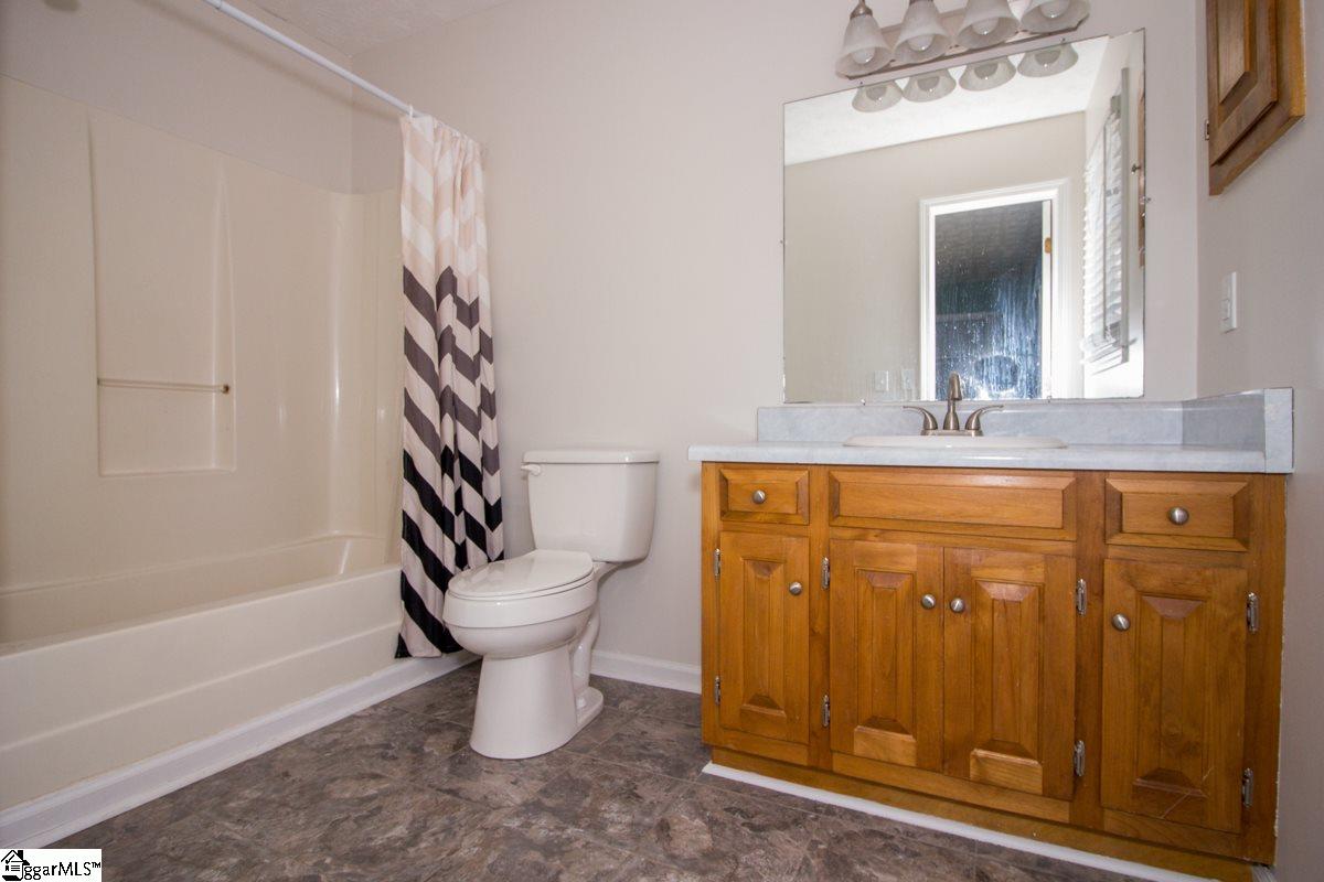 1 Dustin Brook Court Mauldin, SC 29662 - Photo 3 of 29 Gallery Image 3