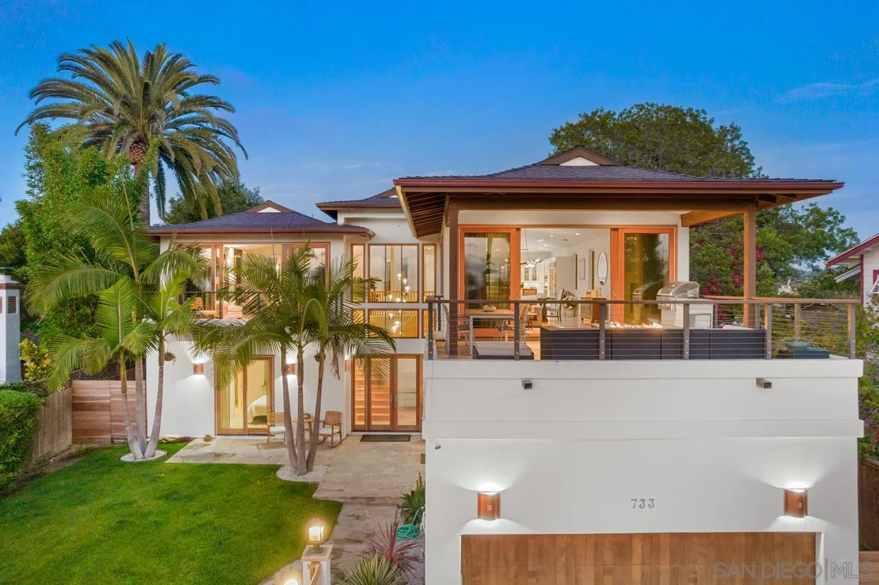 733 Stratford Drive Encinitas, CA 92024 - Photo 4 of 46 a view of a house with a swimming pool
