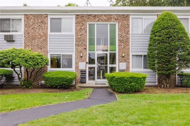 $250,000 | 494 Putnam Pike, Unit B5, Smithfield, RI 02828