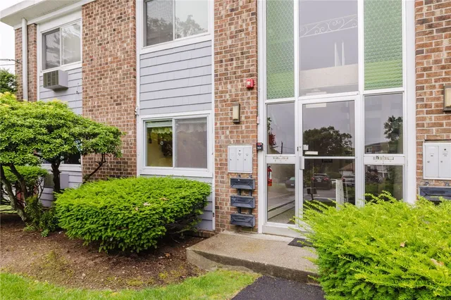 $250,000 | 494 Putnam Pike, Unit B5, Smithfield, RI 02828