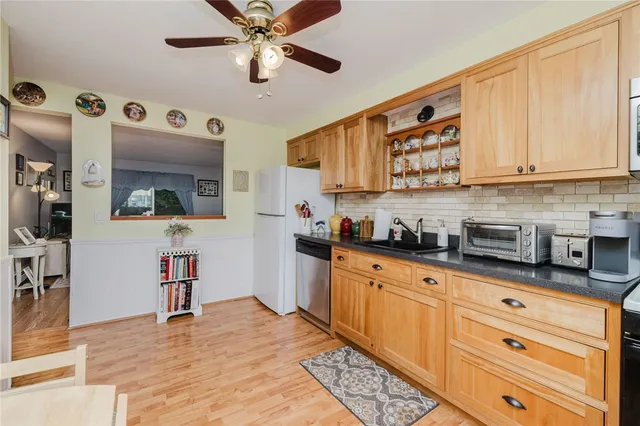 $250,000 | 494 Putnam Pike, Unit B5, Smithfield, RI 02828