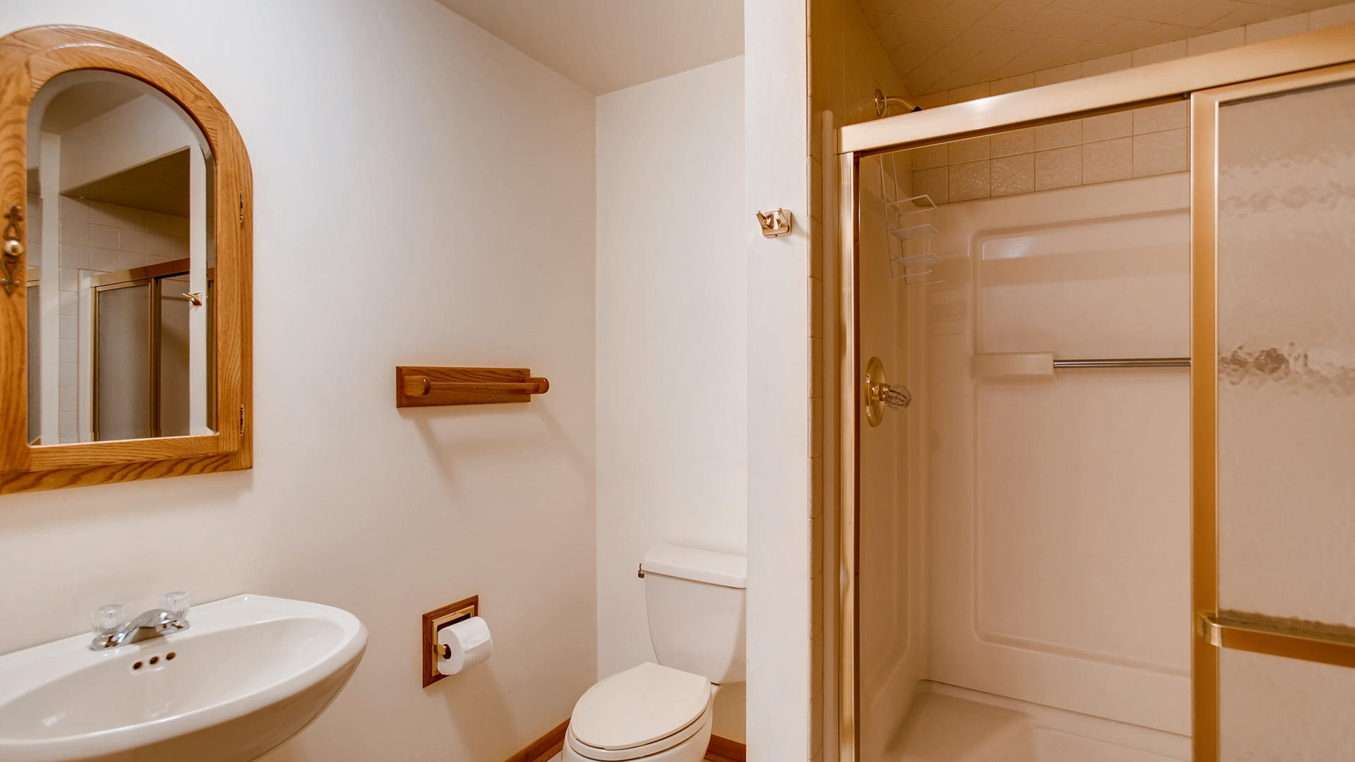 1229 Honey Hill Road Addison, IL 60101 - Photo 17 of 25 a bathroom with a toilet a sink and mirror